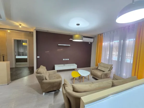 Tirane, jepet me qera apartament 2+1 Kati 2, 116 m² 590 € (Yzberisht)