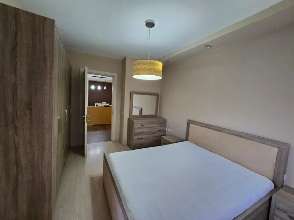 Tirane, jepet me qera apartament 2+1 Kati 2, 116 m² 590 € (Yzberisht)