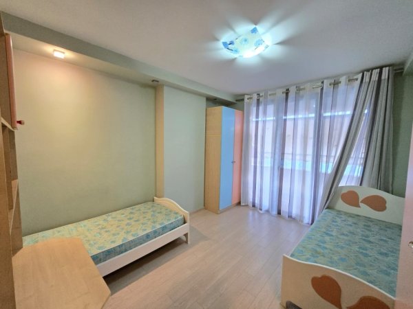 Tirane, jepet me qera apartament 2+1 Kati 2, 116 m² 650 € (Yzberisht)