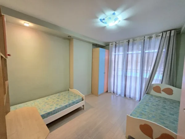 Tirane, jepet me qera apartament 2+1 Kati 2, 116 m² 590 € (Yzberisht)