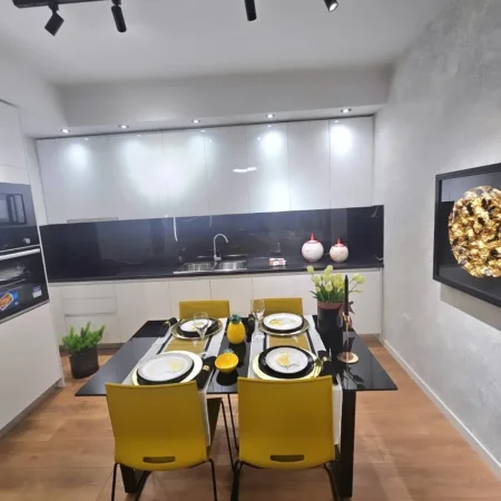 Tirane, shitet apartament 1+1 , 70 m² (Prane Kika 2)