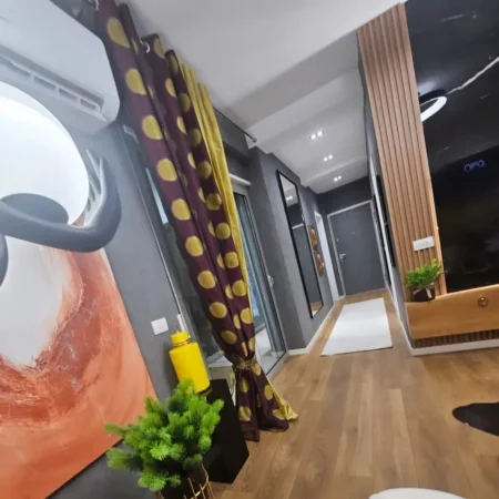 Tirane, shitet apartament 1+1 , 70 m² (Prane Kika 2)