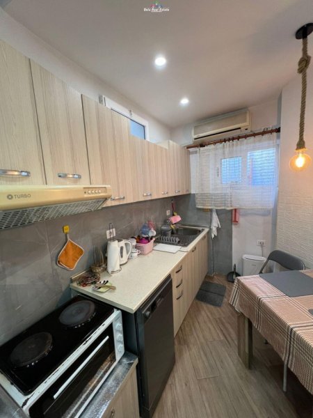 Tirane, jepet me qera Vile 1+1 Kati 1, 50 m² 450 € (Pazari i Ri)