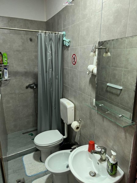 Tirane, jepet me qera Vile 1+1 Kati 1, 50 m² 450 € (Pazari i Ri)
