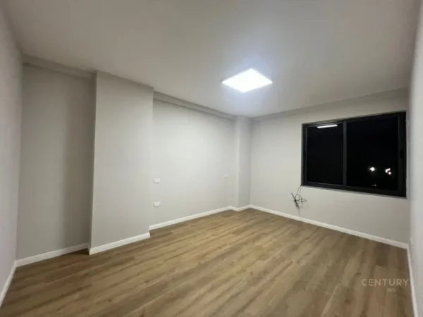 Tirane, jap me qera zyre Kati 2, 120 m² 1.300 € (RING CENTRE)