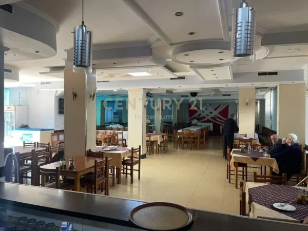 Tirane, jap me qera lokal Kati 0, 279 m² 2.000 € (DON BOSKO)