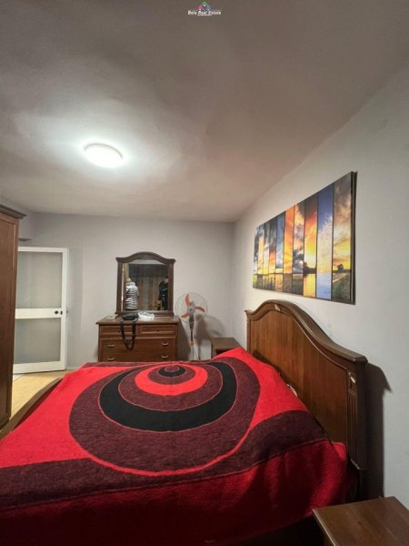 Tirane, jepet me qera apartament 1+1+Ballkon Kati 4, 75 m² 450 € (rugen Ferit Xhajko)