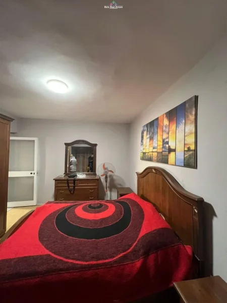 Tirane, jepet me qera apartament 1+1+Ballkon Kati 4, 75 m² 450 € (rugen Ferit Xhajko)