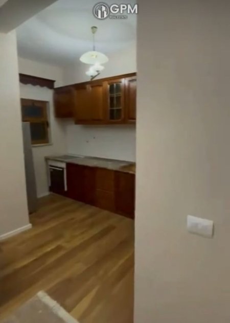Tirane, jepet me qera apartament 2+1 Kati 4, 107 m² 800 € (Myslym Shyri)