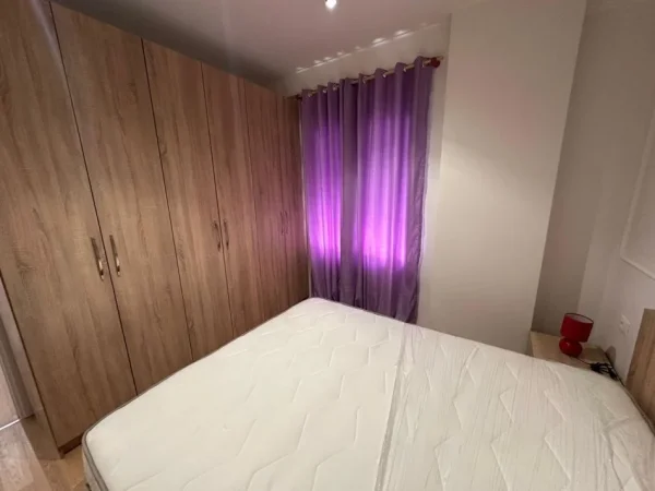 Tirane, jepet me qera apartament 1+1 Kati 4, 60 m² 500 € (selite)