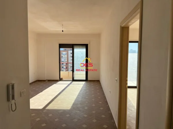 Vlore, shitet apartament 1+1+Ballkon Kati 7, 78 m² 89.000 € (Rruga Gjergj Kastrioti)