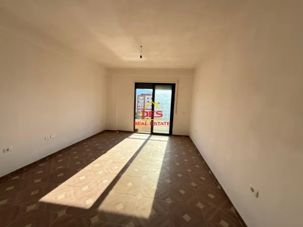 Vlore, shitet apartament 1+1+Ballkon Kati 7, 78 m² 89.000 € (Rruga Gjergj Kastrioti)