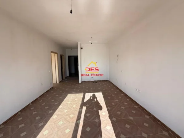 Vlore, shitet apartament 1+1+Ballkon Kati 7, 78 m² 89.000 € (Rruga Gjergj Kastrioti)