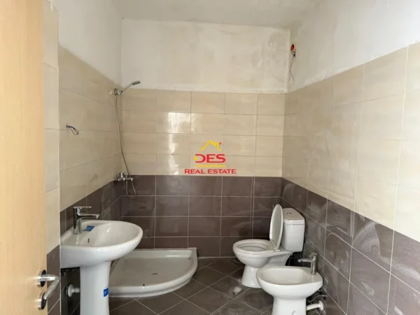 Vlore, shitet apartament 1+1+Ballkon Kati 7, 78 m² 89.000 € (Rruga Gjergj Kastrioti)