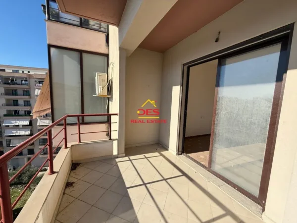 Vlore, shitet apartament 1+1+Ballkon Kati 7, 78 m² 89.000 € (Rruga Gjergj Kastrioti)