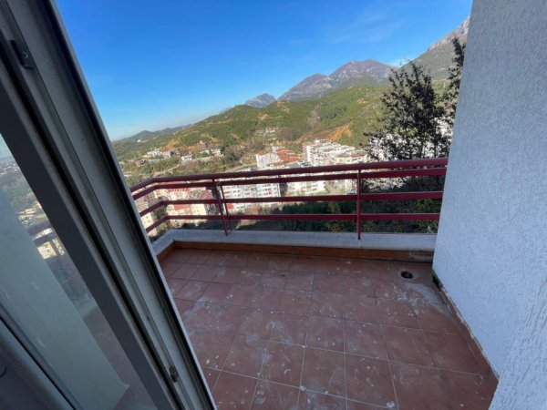 Tirane, shitet apartament 2+1 Kati 3, 129 m² 130.000 € (Fresk)