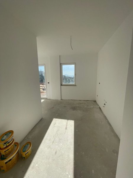 Tirane, shitet apartament 2+1 Kati 3, 129 m² 130.000 € (Fresk)