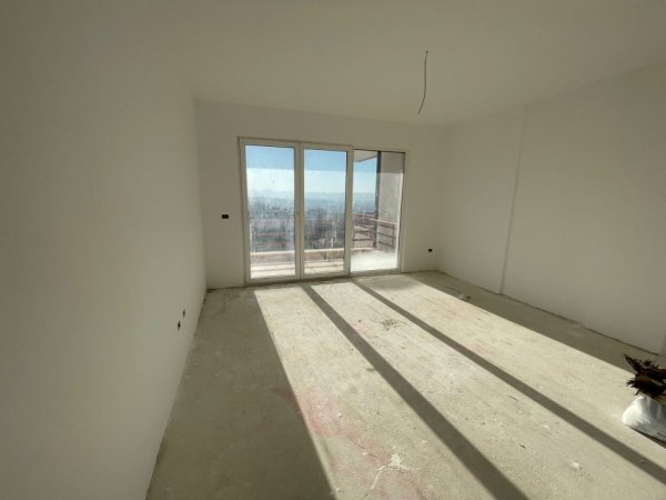 Tirane, shitet apartament 2+1 Kati 3, 129 m² 130.000 € (Fresk)