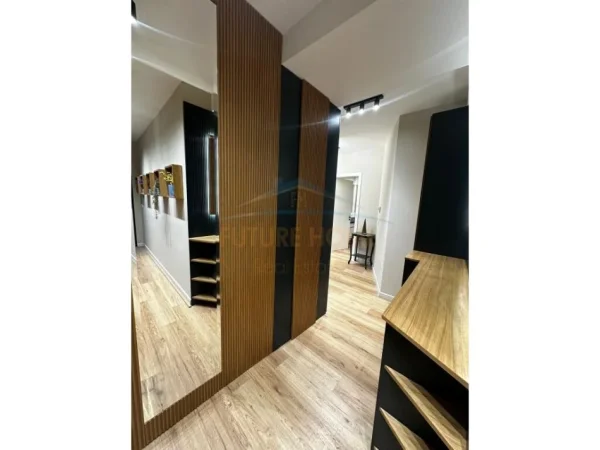Tirane, jap me qera apartament 2+1+Post Parkimi Kati 1, 105 m² 1.100 € (Rruga Kodra e Diellit)