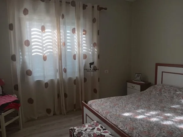 Tirane, shitet Vile 1 Katshe Kati 2, 180 m² 155.000 € (KOMBINAT)