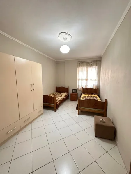 Tirane, shitet apartament 2+1+Ballkon Kati 7, 93 m² 133.000 € (Unaza e Re)