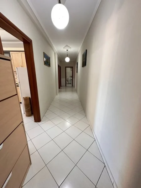 Tirane, shitet apartament 2+1+Ballkon Kati 7, 93 m² 133.000 € (Unaza e Re)