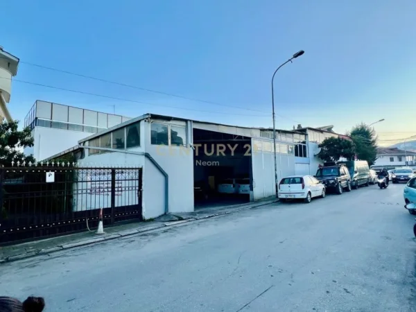 Tirane, jepet me qera ambjent biznesi , 900 m² 3.600 € (SAUK)