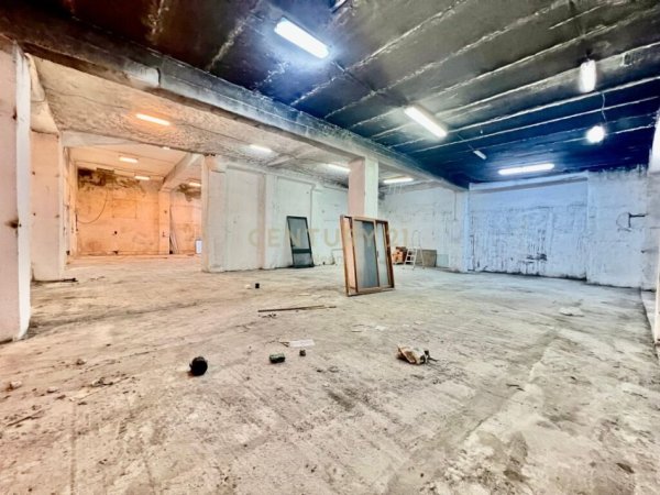 Tirane, jepet me qera ambjent biznesi , 900 m² 3.600 € (SAUK)