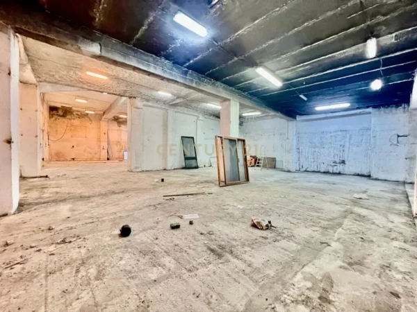 Tirane, jepet me qera ambjent biznesi , 900 m² 3.600 € (SAUK)