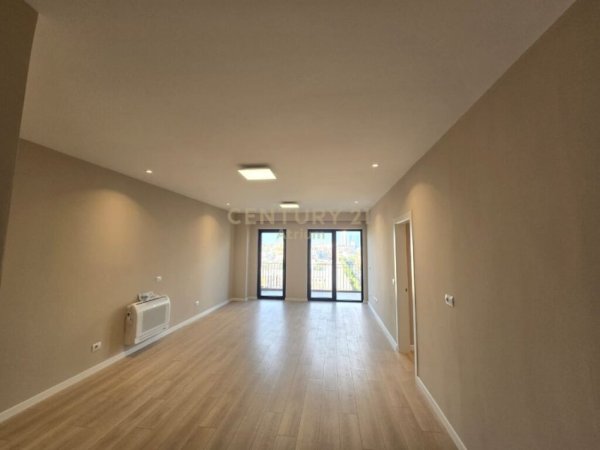 Tirane, jepet me qera apartament 3+1+Aneks+Ballkon Kati 10, 161 m² 1.400 € (GARDEN BUILDING)
