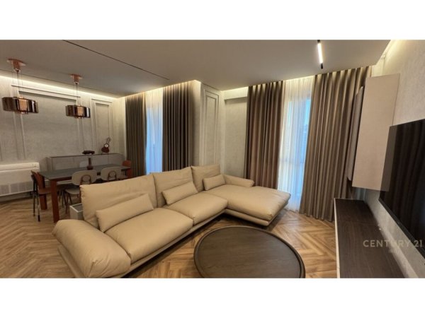 Tirane, jepet me qera apartament 2+1+Aneks+Ballkon Kati 8, 105 m² 1.500 € (MYSLYM SHYRI)