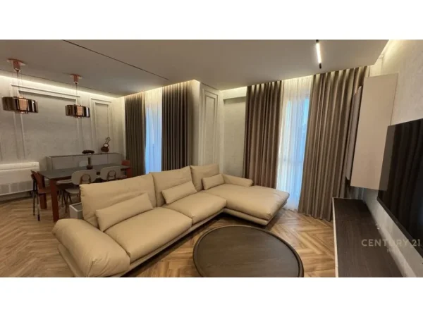 Tirane, jepet me qera apartament 2+1+Aneks+Ballkon Kati 8, 105 m² 1.500 € (MYSLYM SHYRI)