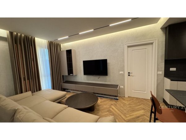 Tirane, jepet me qera apartament 2+1+Aneks+Ballkon Kati 8, 105 m² 1.500 € (MYSLYM SHYRI)