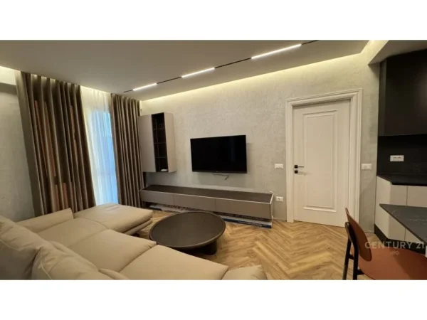 Tirane, jepet me qera apartament 2+1+Aneks+Ballkon Kati 8, 105 m² 1.500 € (MYSLYM SHYRI)