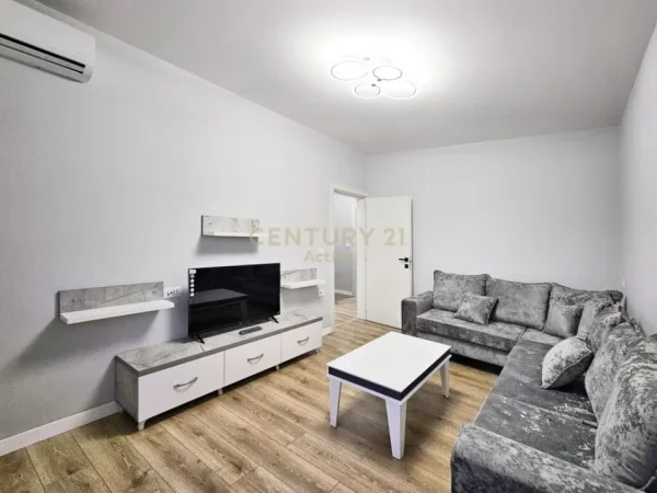Tirane, jepet me qera apartament 1+1+Aneks+Ballkon Kati 4, 53 m² 650 € (RRUGA E BARRIKADAVE)