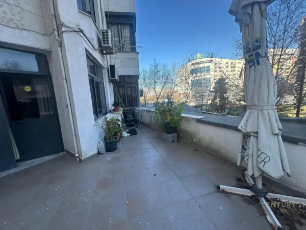 Tirane, shitet apartament 2+1+Ballkon Kati 2, 93 m² 117.000 € (Pallati me Shigjeta)