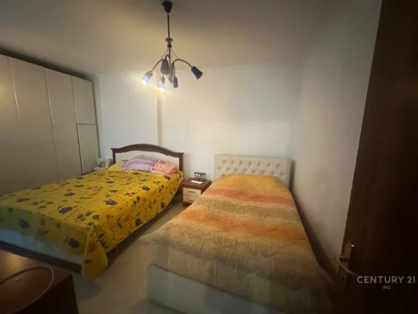 Tirane, shitet apartament 2+1+Ballkon Kati 2, 93 m² 117.000 € (Pallati me Shigjeta)