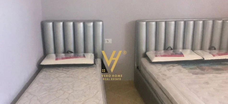 Durres, jepet me qera apartament 1+1 Kati 4, 50 m² 450 € (GOLEM)