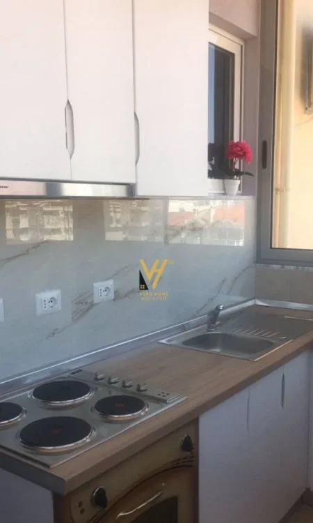 Durres, jepet me qera apartament 1+1 Kati 4, 50 m² 450 € (GOLEM)