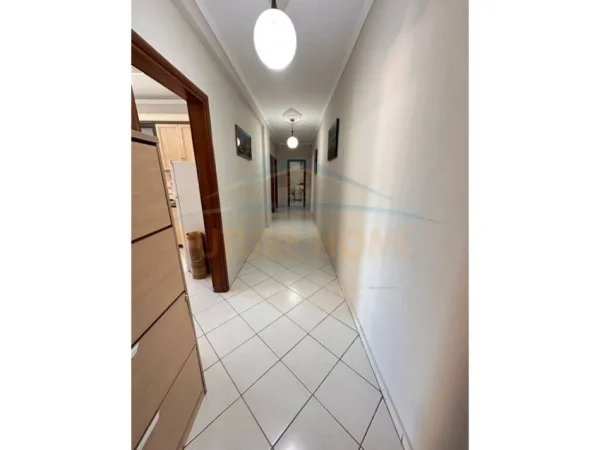 Tirane, shitet apartament 2+1+Ballkon Kati 7, 104 m² 133.000 € (Unaza e Re)