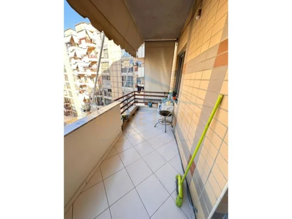 Tirane, shitet apartament 2+1+Ballkon Kati 7, 104 m² 133.000 € (Unaza e Re)