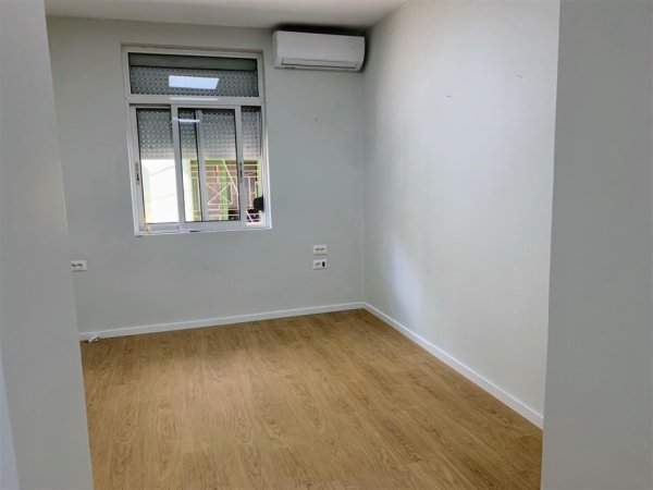 Tirane, jepet me qera ambjent biznesi Kati 1, 36 m² 36 € (Bllok)