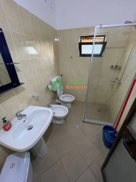 Tirane, jepet me qera apartament 2+1 Kati 4, 104 m² 700 € (Myslym Shyri)