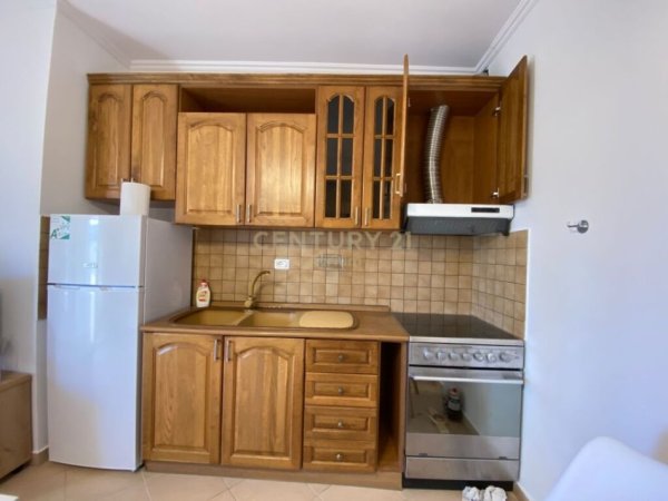 Tirane, jepet me qera apartament 1+1 Kati 8, 34 m² 380 € (MINISTRIA E JASHTME)