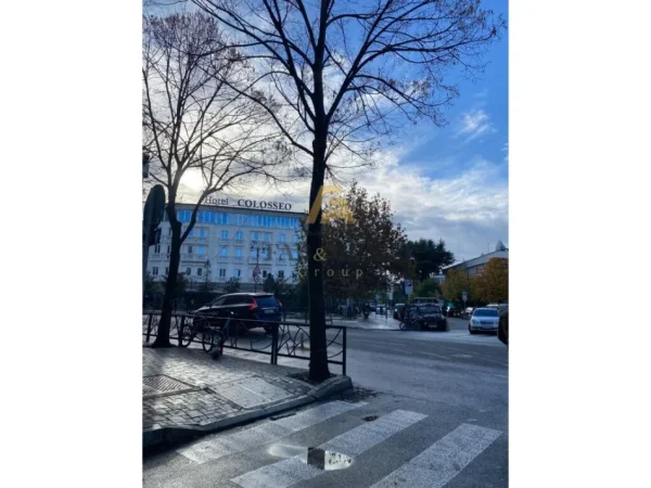 Tirane, shitet apartament 2+1+2 Kati 2, 83 m² 185.000 € (Rruga e Durresit)