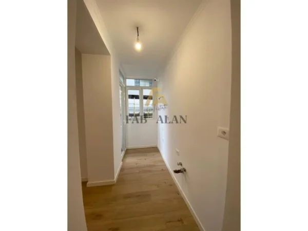 Tirane, shitet apartament 2+1+2 Kati 2, 83 m² 185.000 € (Rruga e Durresit)