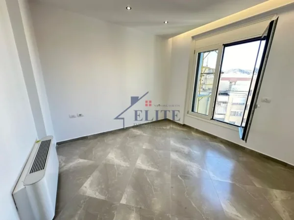 Tirane, shitet apartament 3+1+Ballkon Kati 9, 143 m² 500.000 € (Rruga e Kosovareve)