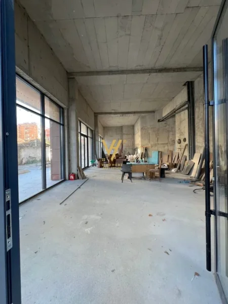 Tirane, shitet dyqan Kati 0, 187 m² 778.000 € (RRUGA QEMAL STAFA)