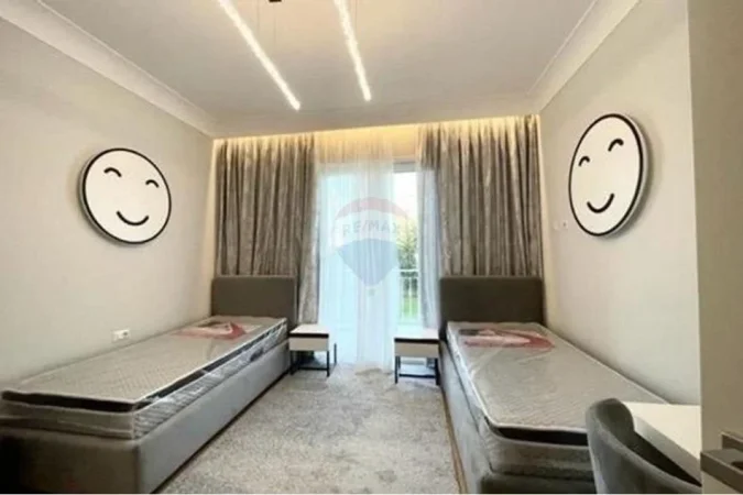 Tirane, jepet me qera apartament 2+1+Ballkon Kati 2, 123 m² 1.600 € 