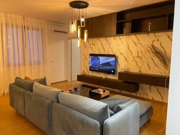 Durres, shitet apartament 2+1+Ballkon Kati 0, 420.000 € (Vollga)
